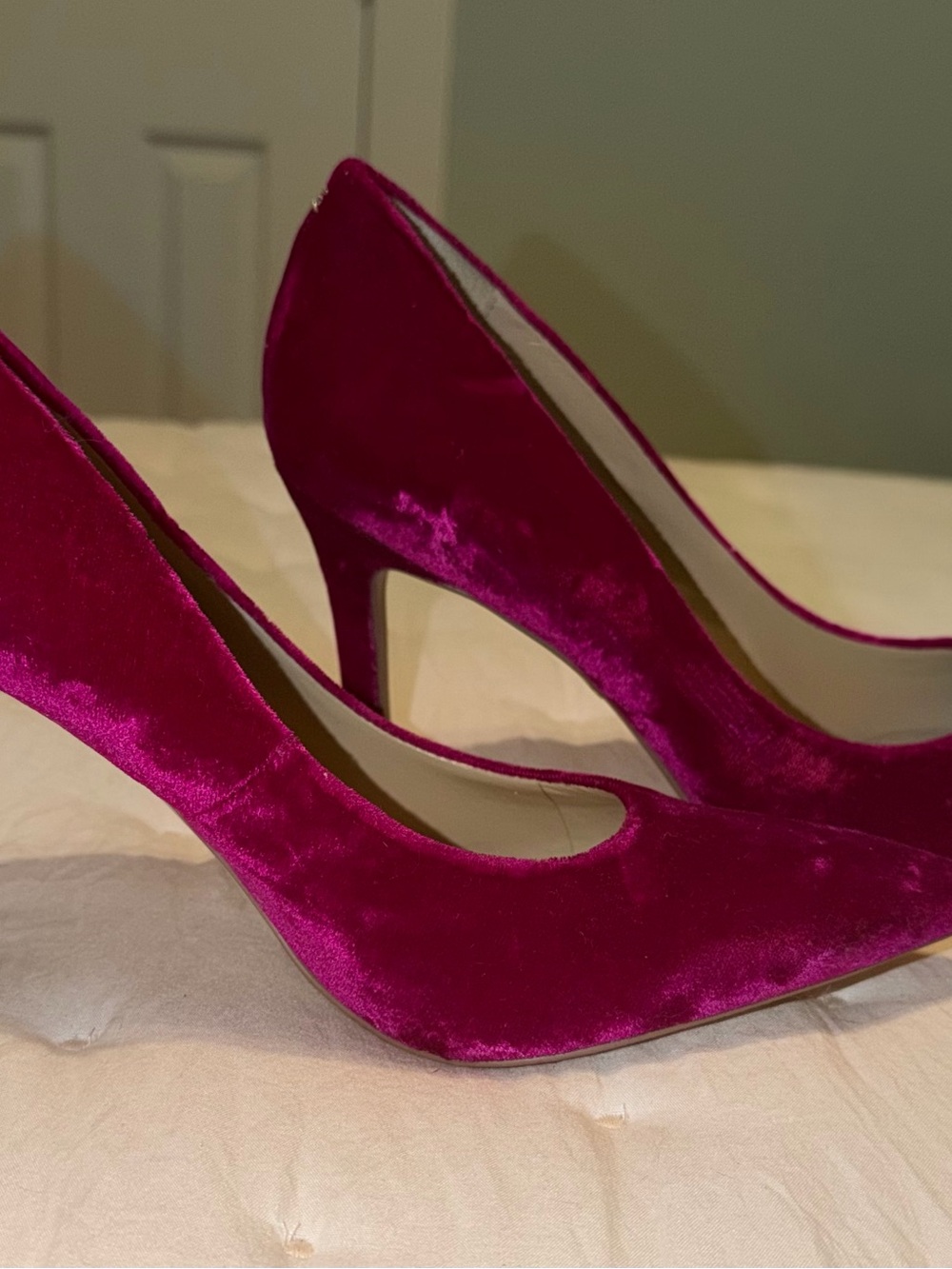 Sam Eldeman Fuchsia Velvet Pointed-Toe Pumps